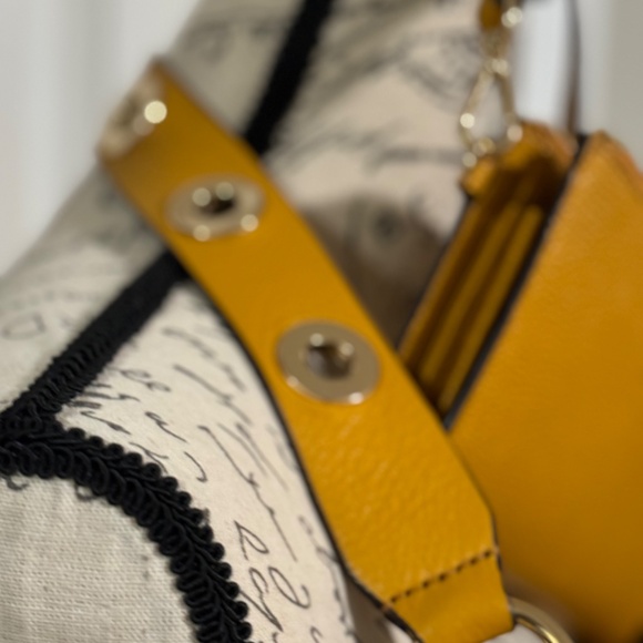 Michael Kors Leather purse and wallet.  Gold  color with Gold grommet - Picture 6 of 7